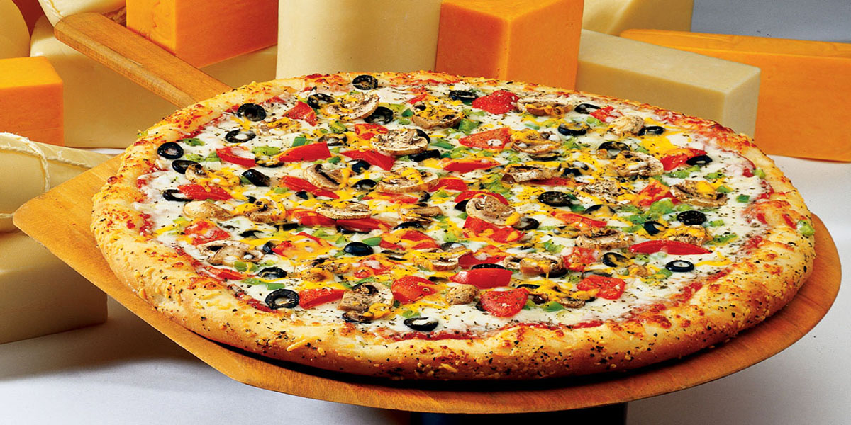Халяль пицца доставка. Пицца Халяль. Слайдер пиццы. Пицца с брынзой как называется. Домашняя пицца Халяль.